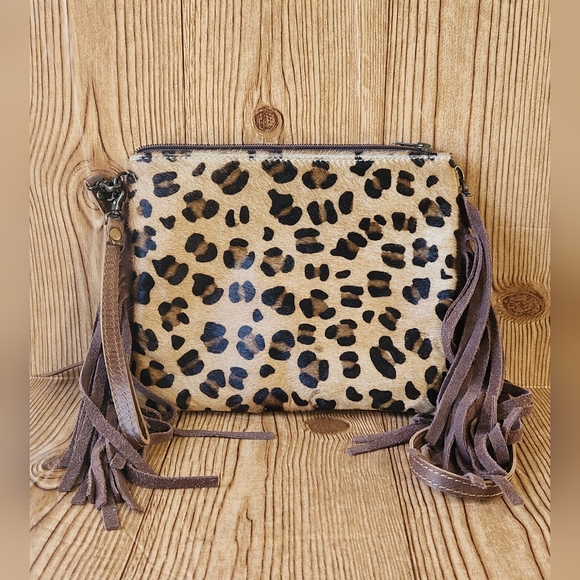American Darling Handbags - American‎ Darling Leopard Crossbody Wristlet Purse